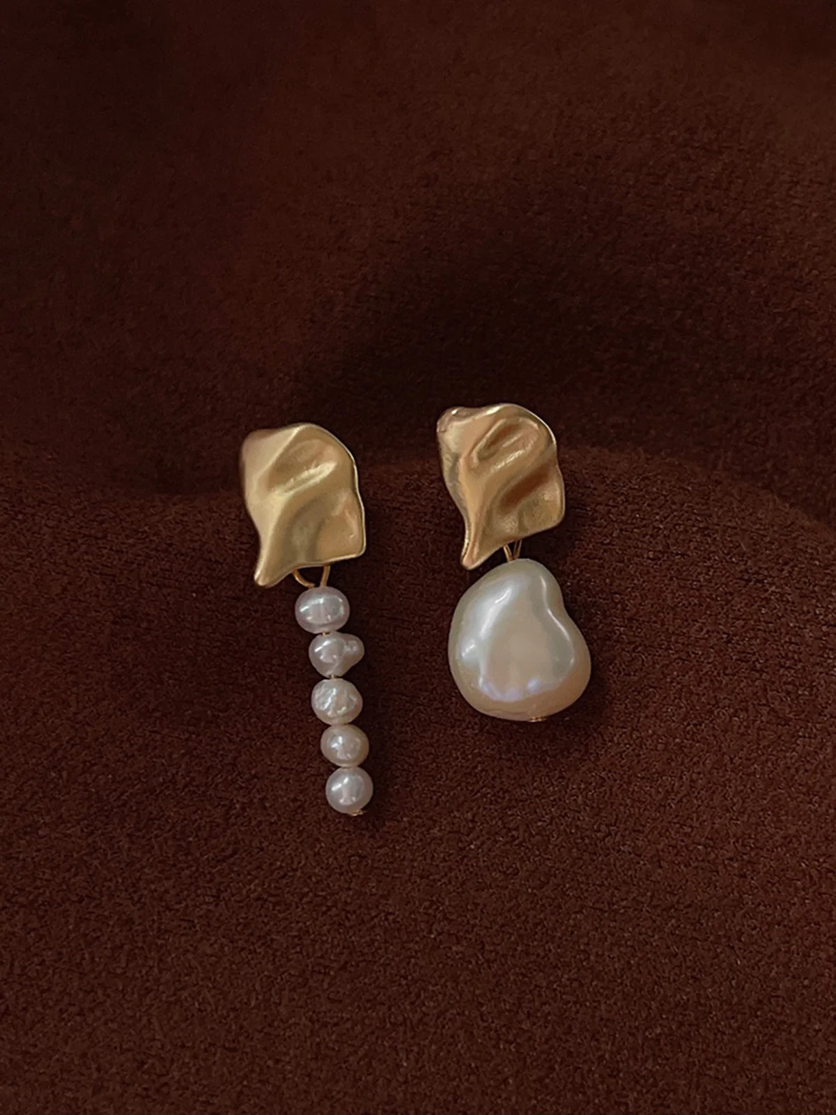 Irregular Metal & Pearl Earrings - Wholesalesil