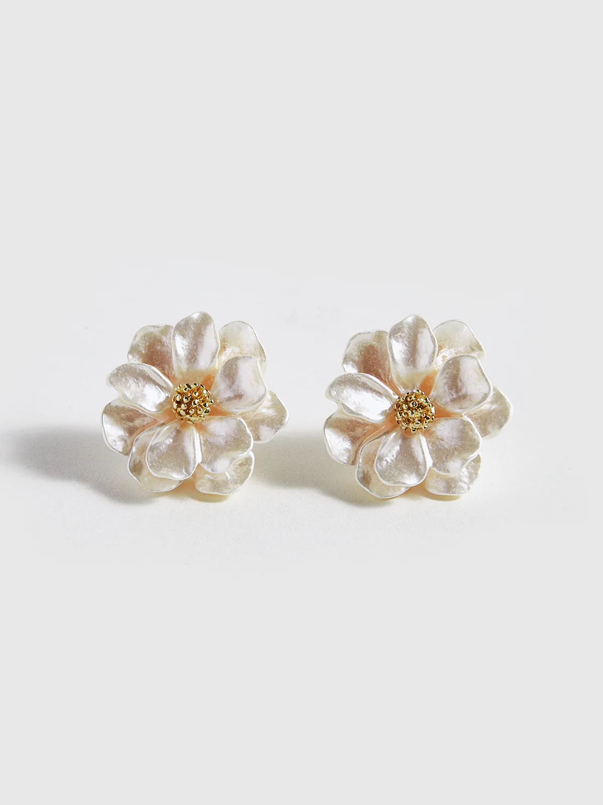Resin Flower Stud Earrings - Wholesalesil